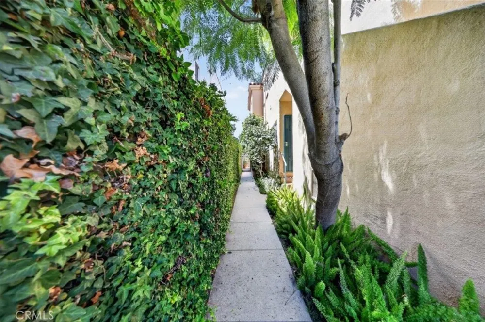 138 La Peer Drive Beverly Hills, CA 90211