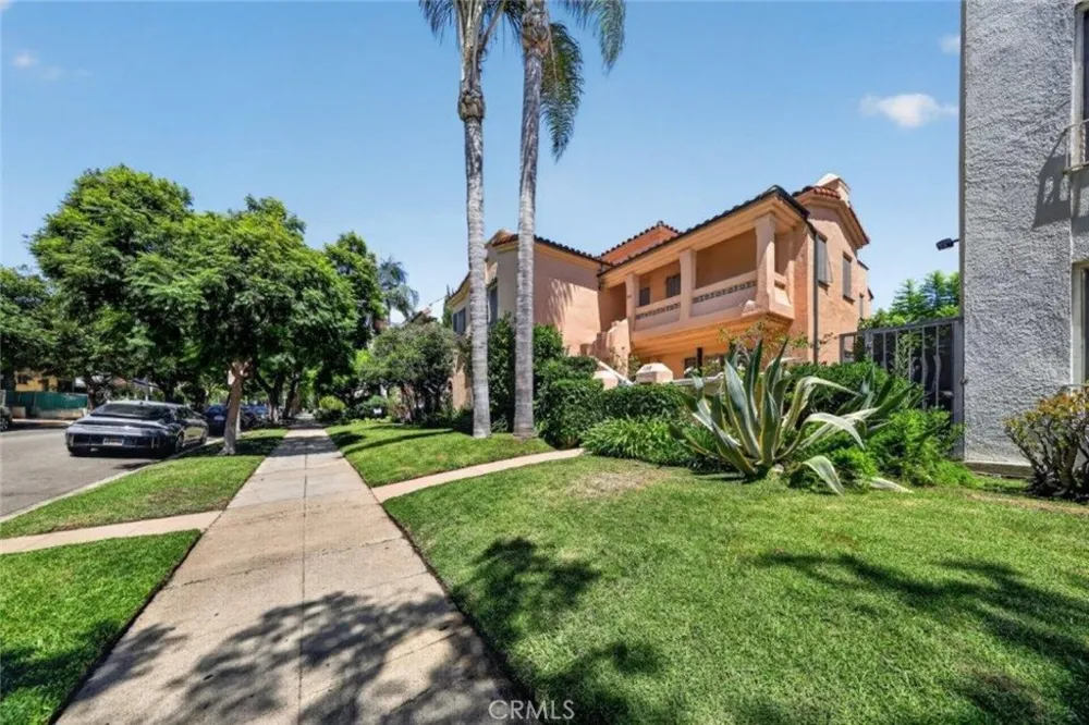 138 La Peer Drive Beverly Hills, CA 90211