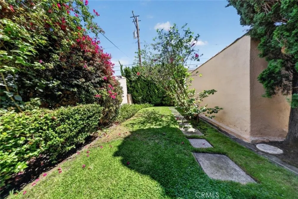 138 La Peer Drive Beverly Hills, CA 90211