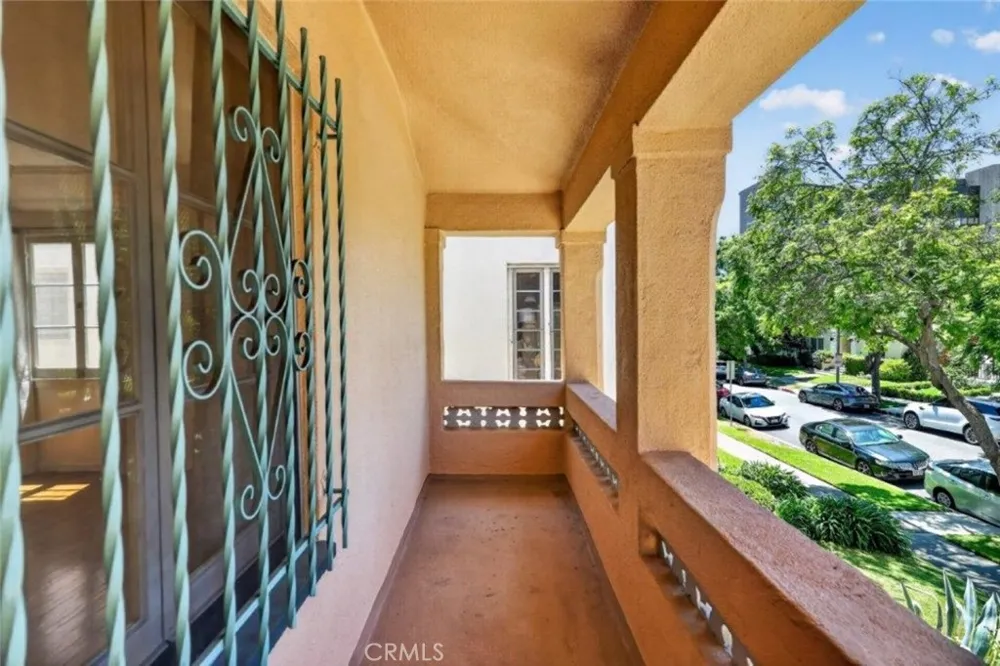 138 La Peer Drive Beverly Hills, CA 90211