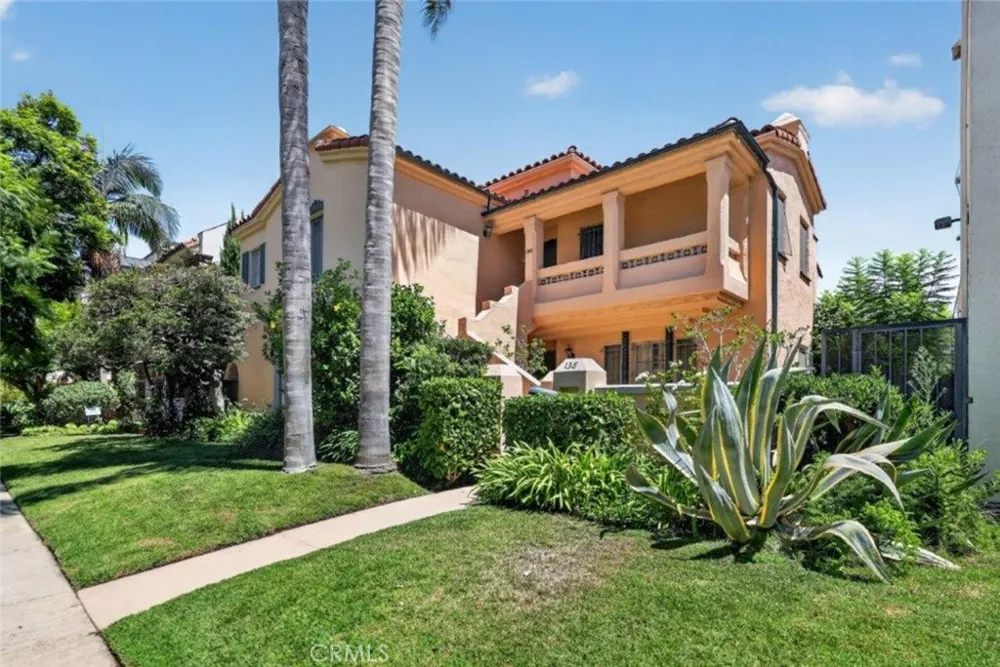138 La Peer Drive Beverly Hills, CA 90211