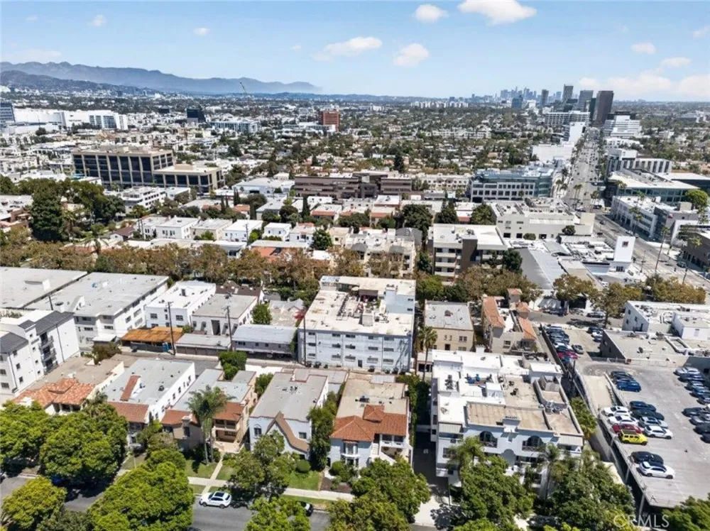 138 La Peer Drive Beverly Hills, CA 90211