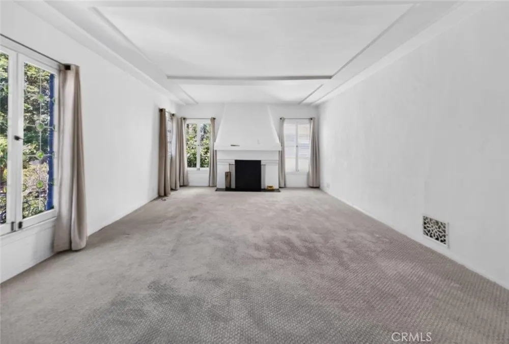 138 La Peer Drive Beverly Hills, CA 90211