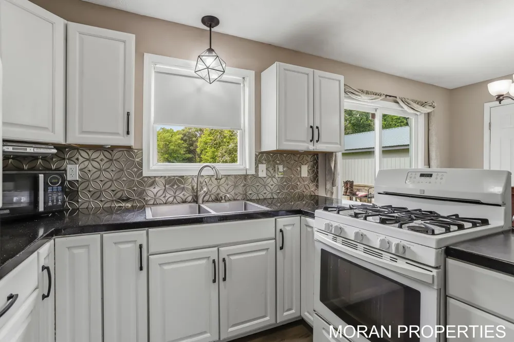 3163 Pillon Road Muskegon, MI 49445