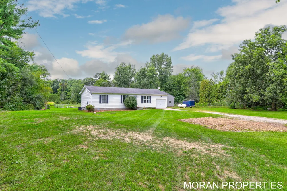 3163 Pillon Road Muskegon, MI 49445