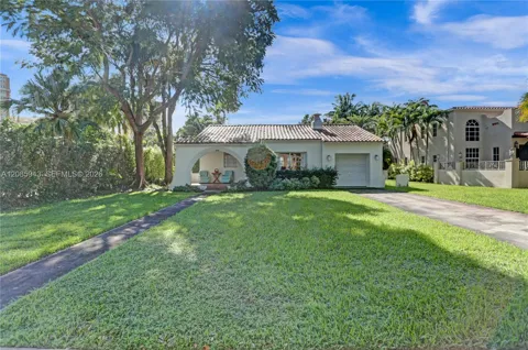 2214 Segovia Cir
