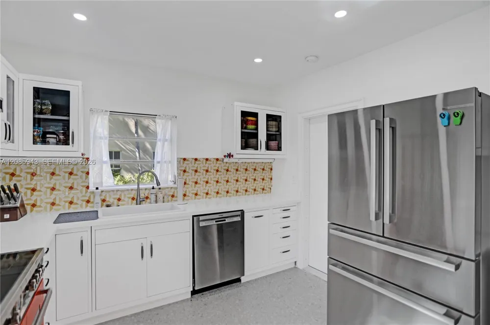 2214 Segovia Cir Coral Gables, FL 33134