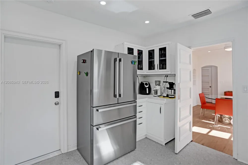 2214 Segovia Cir Coral Gables, FL 33134