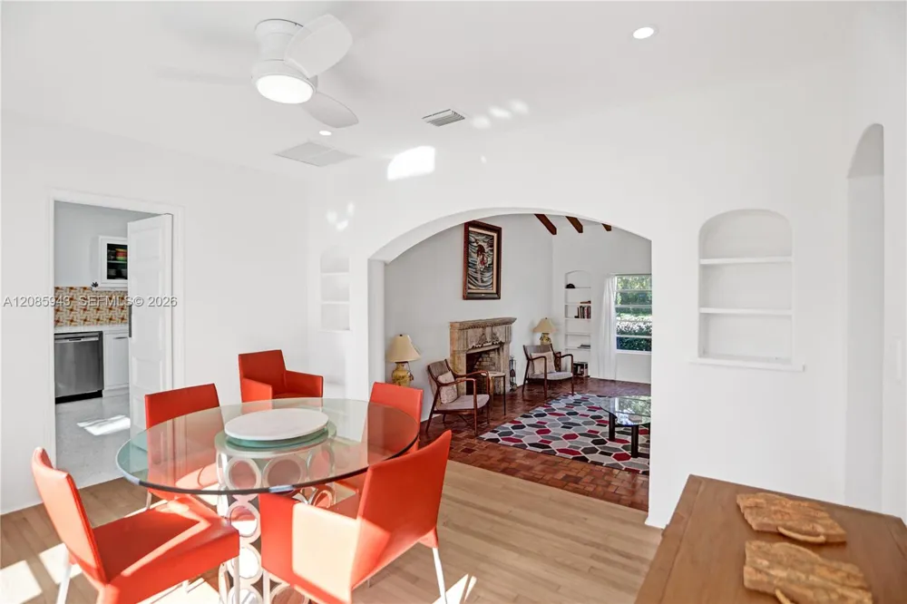 2214 Segovia Cir Coral Gables, FL 33134