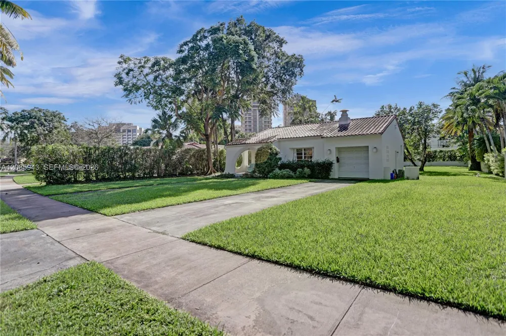 2214 Segovia Cir Coral Gables, FL 33134