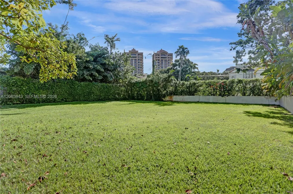 2214 Segovia Cir Coral Gables, FL 33134