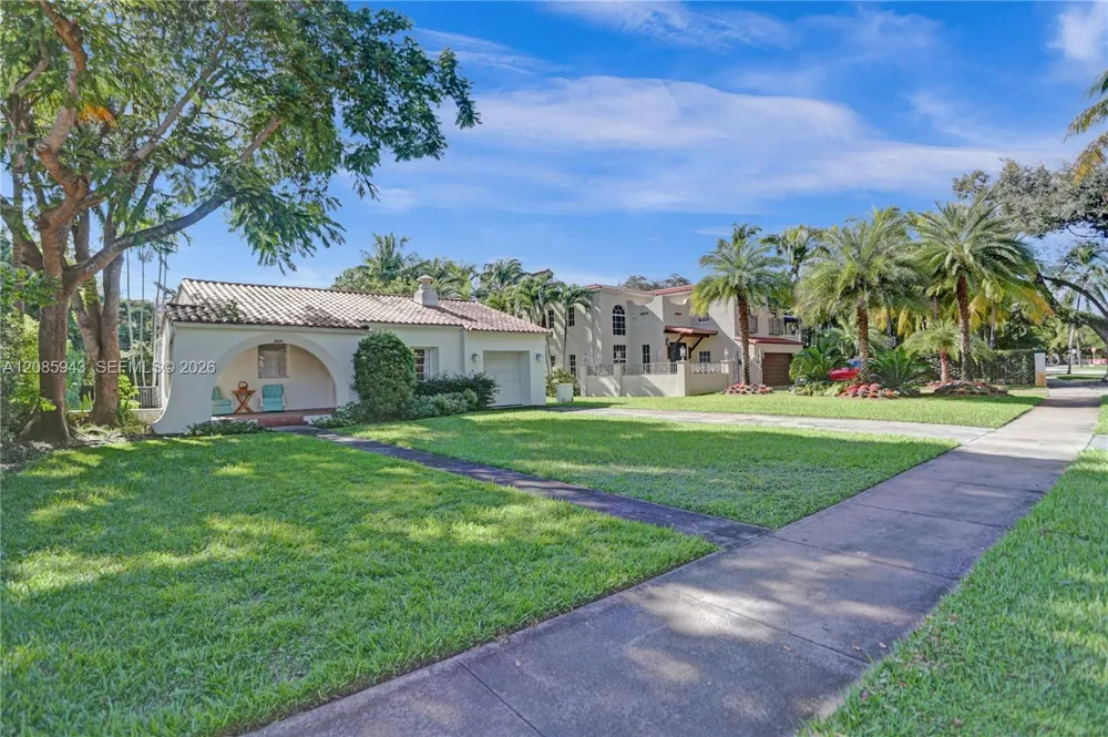 2214 Segovia Cir Coral Gables, FL 33134