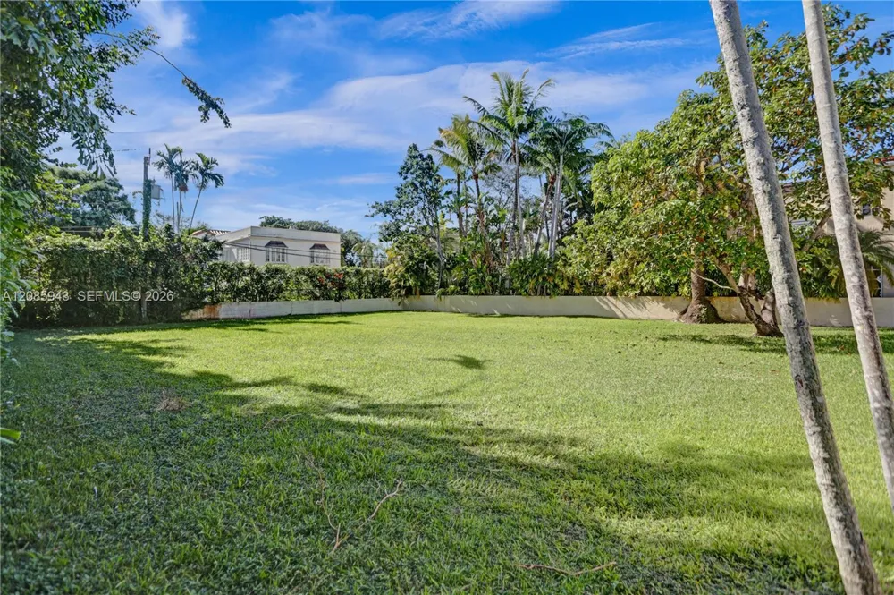 2214 Segovia Cir Coral Gables, FL 33134