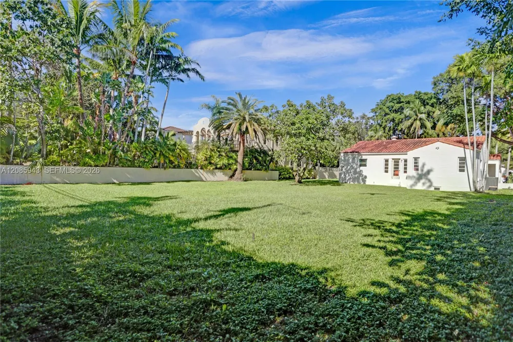 2214 Segovia Cir Coral Gables, FL 33134