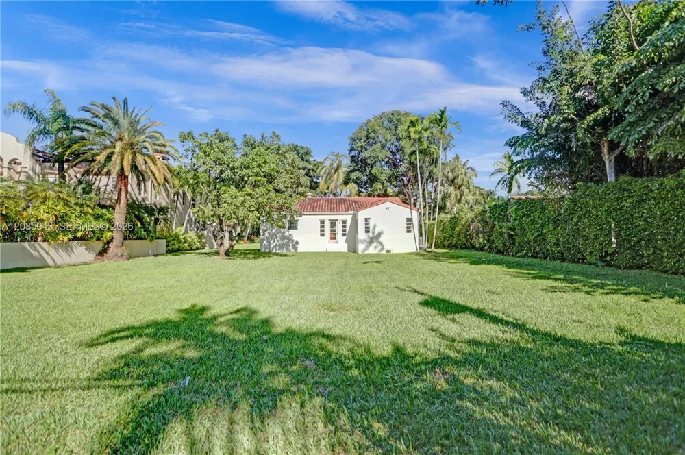 2214 Segovia Cir Coral Gables, FL 33134