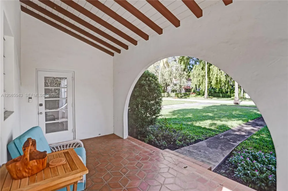 2214 Segovia Cir Coral Gables, FL 33134