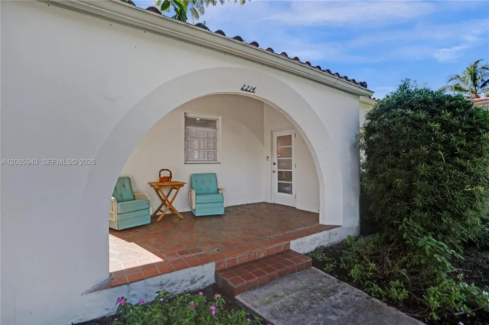 2214 Segovia Cir Coral Gables, FL 33134