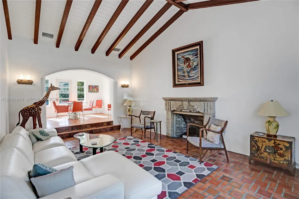2214 Segovia Cir Coral Gables, FL 33134