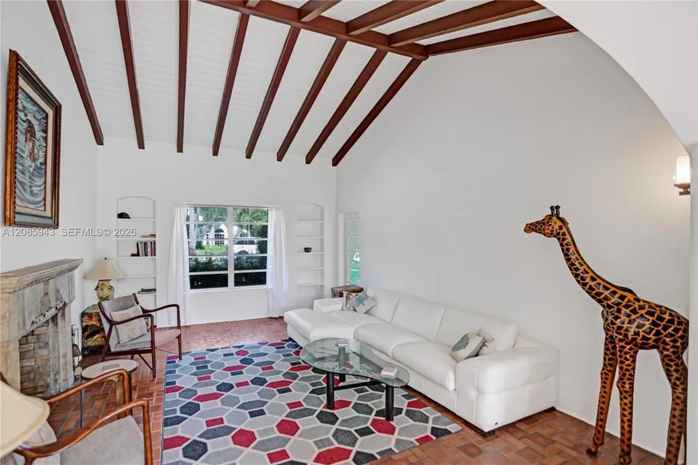 2214 Segovia Cir Coral Gables, FL 33134