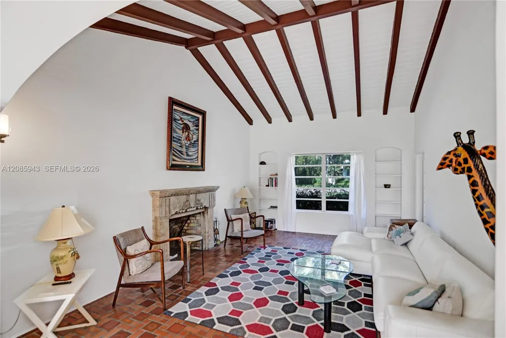 2214 Segovia Cir Coral Gables, FL 33134