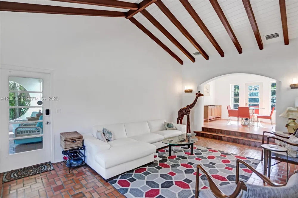 2214 Segovia Cir Coral Gables, FL 33134