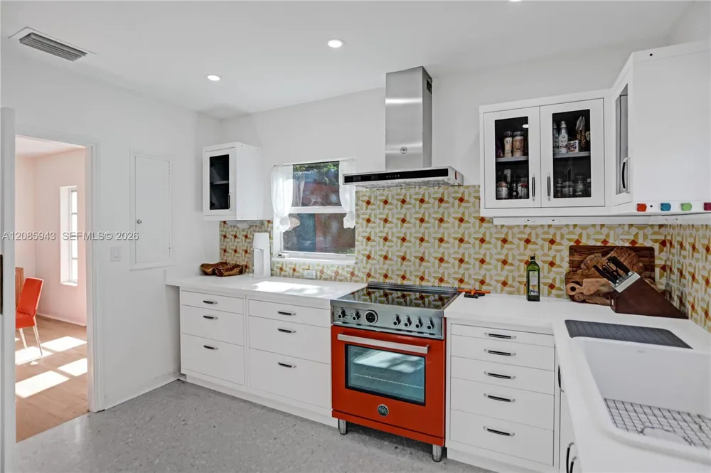 2214 Segovia Cir Coral Gables, FL 33134