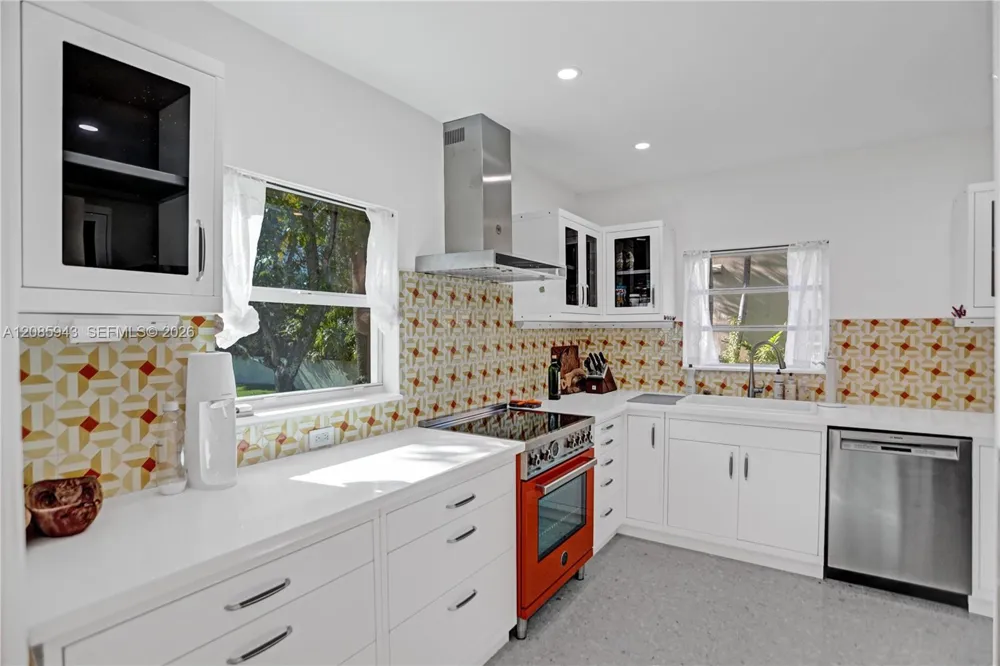 2214 Segovia Cir Coral Gables, FL 33134