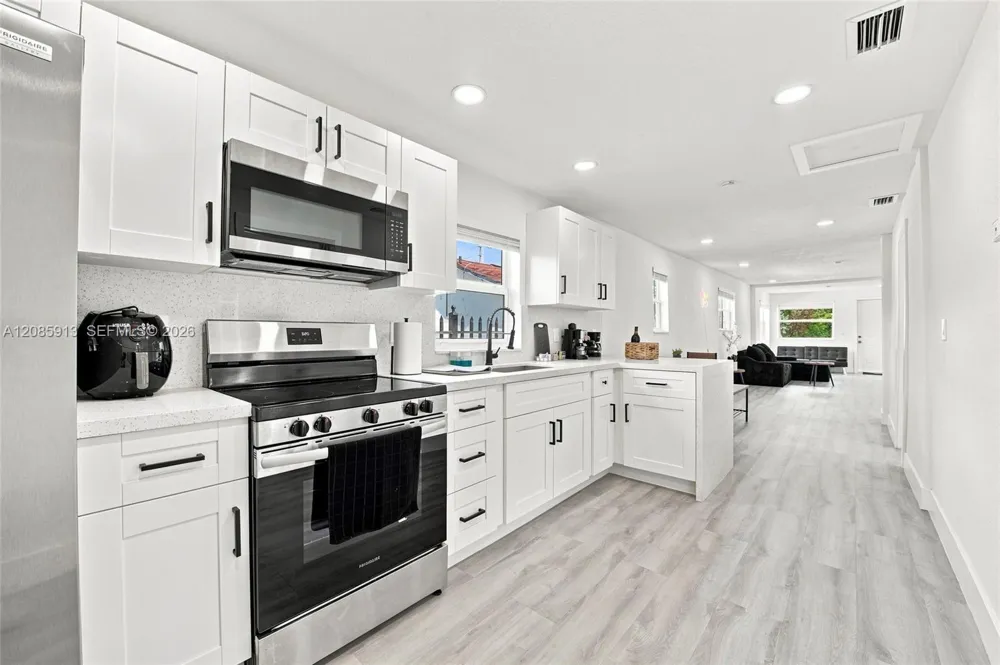 7026 NW 21st Ave Miami, FL 33147