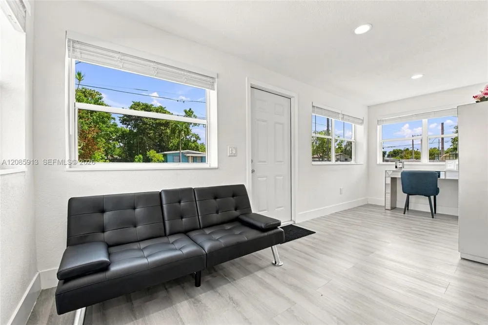 7026 NW 21st Ave Miami, FL 33147