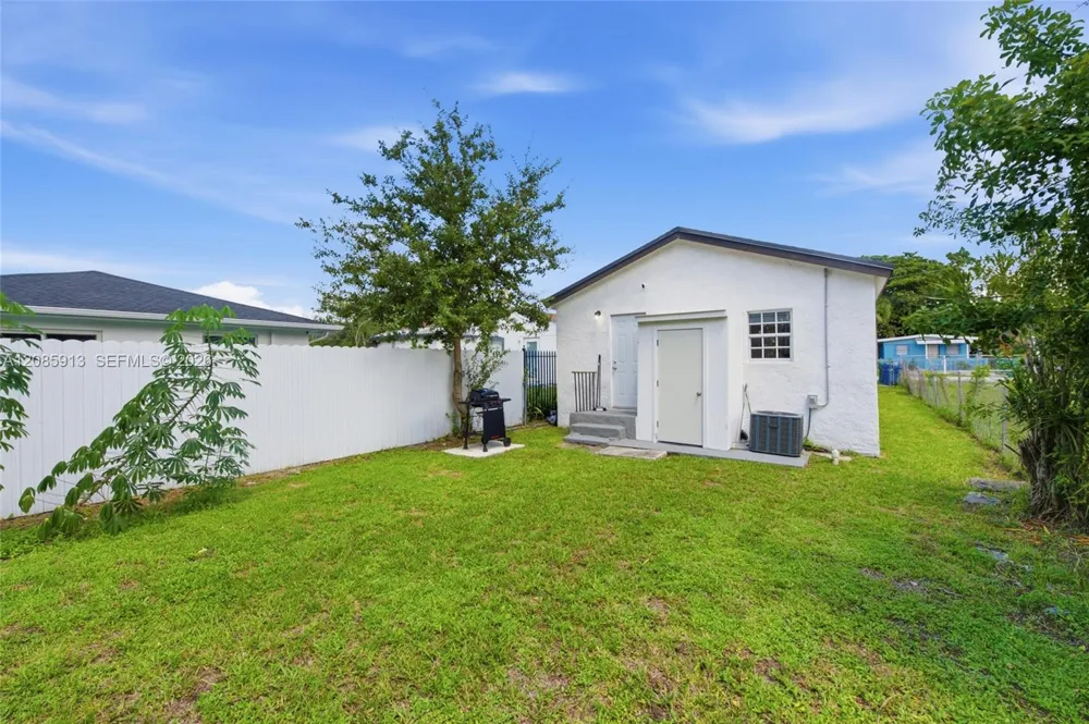 7026 NW 21st Ave Miami, FL 33147