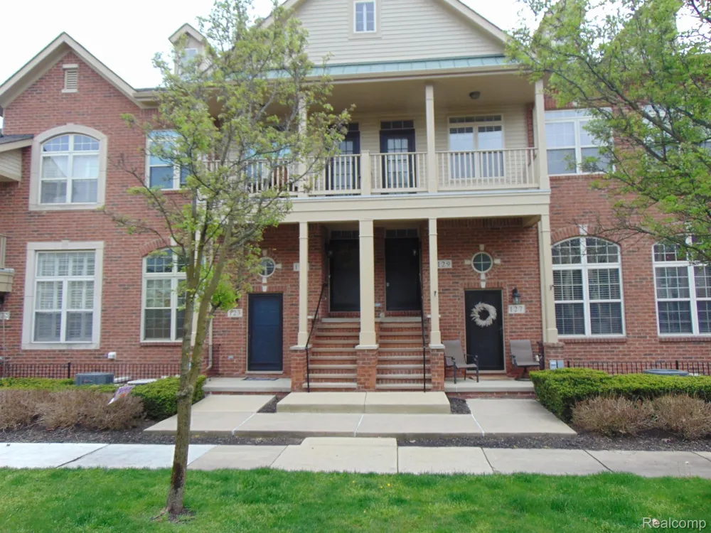 129 E BAY DRIVE Walled Lake City, MI 48390