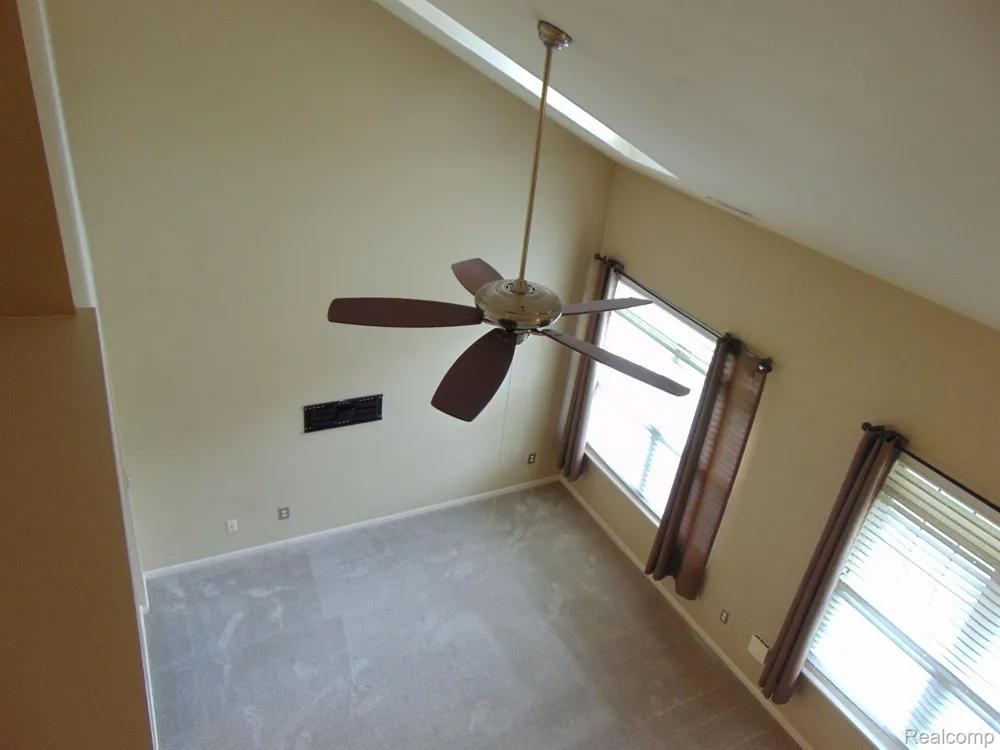 129 E BAY DRIVE Walled Lake City, MI 48390