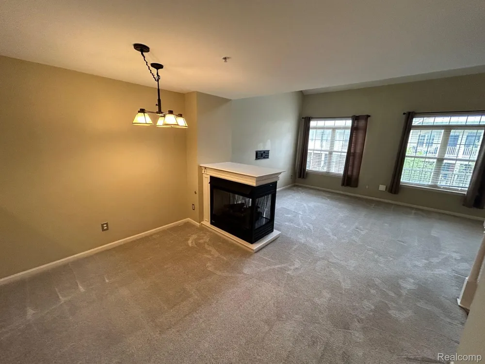 129 E BAY DRIVE Walled Lake City, MI 48390