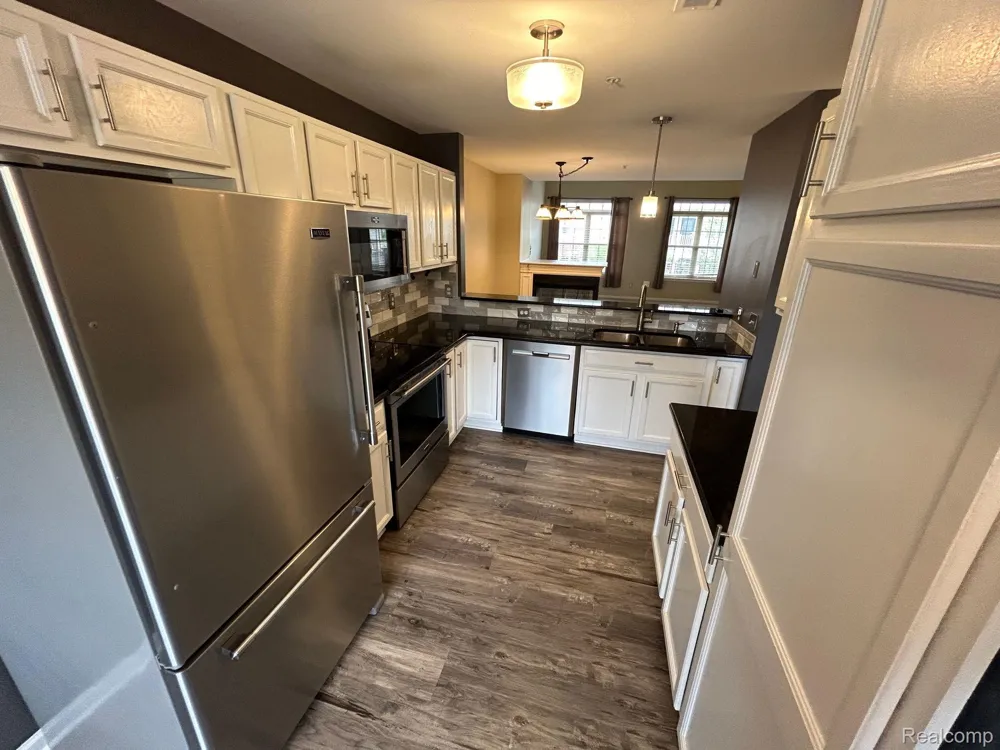 129 E BAY DRIVE Walled Lake City, MI 48390