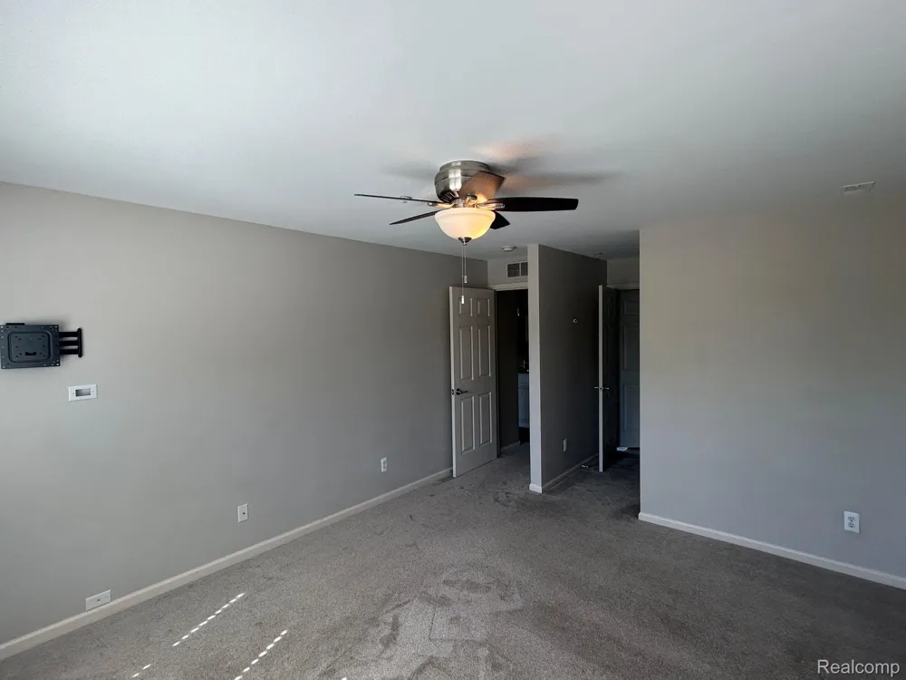 129 E BAY DRIVE Walled Lake City, MI 48390