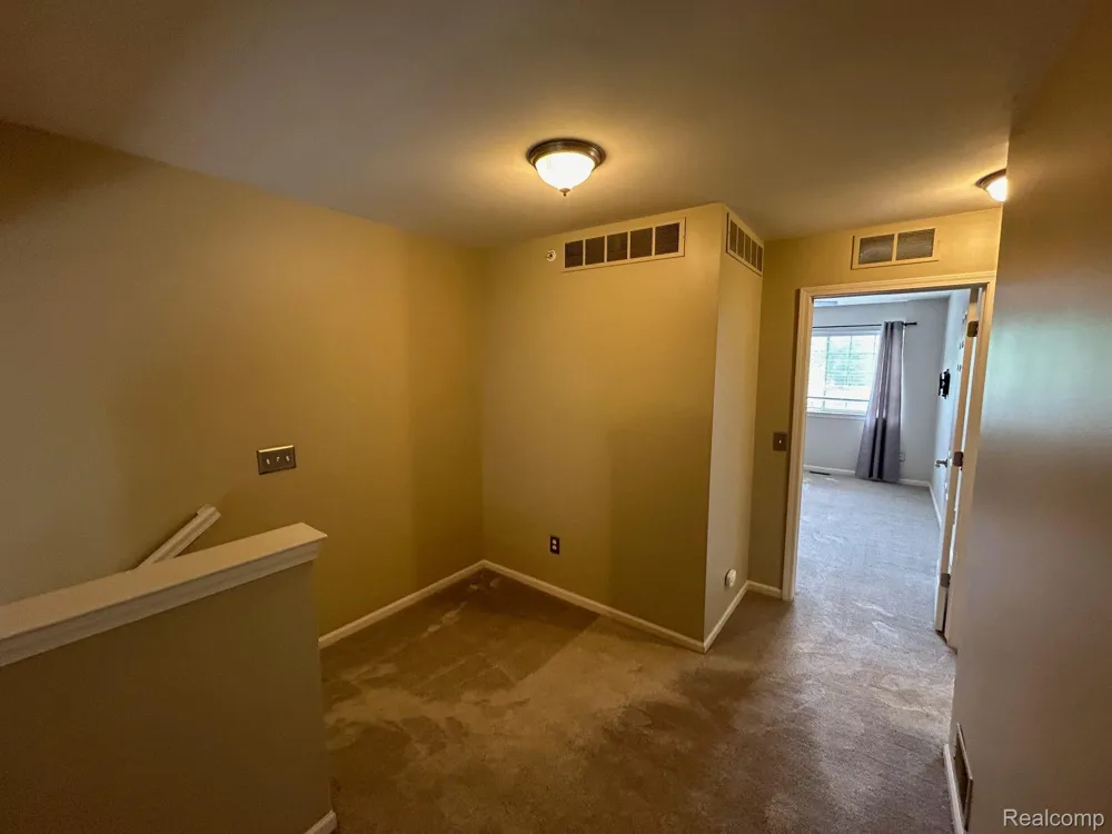 129 E BAY DRIVE Walled Lake City, MI 48390