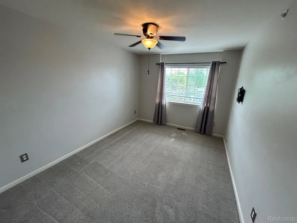 129 E BAY DRIVE Walled Lake City, MI 48390