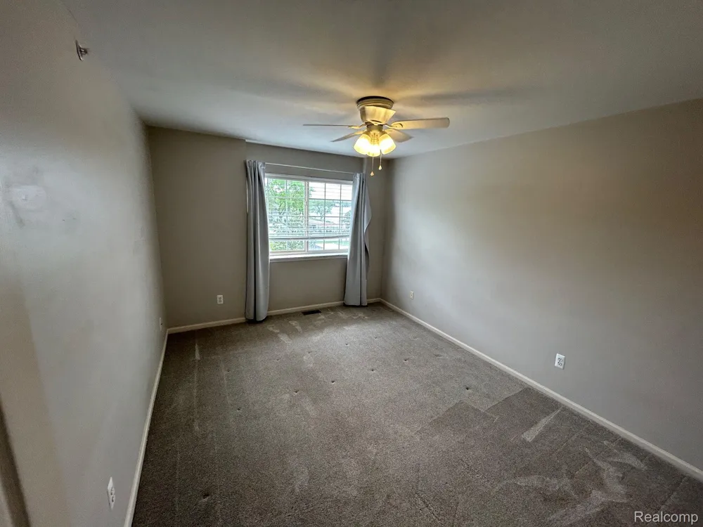 129 E BAY DRIVE Walled Lake City, MI 48390