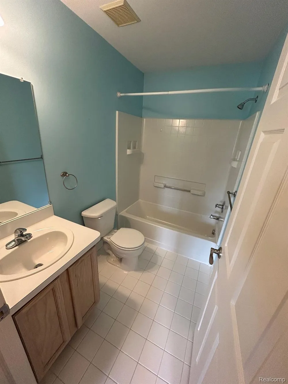 129 E BAY DRIVE Walled Lake City, MI 48390