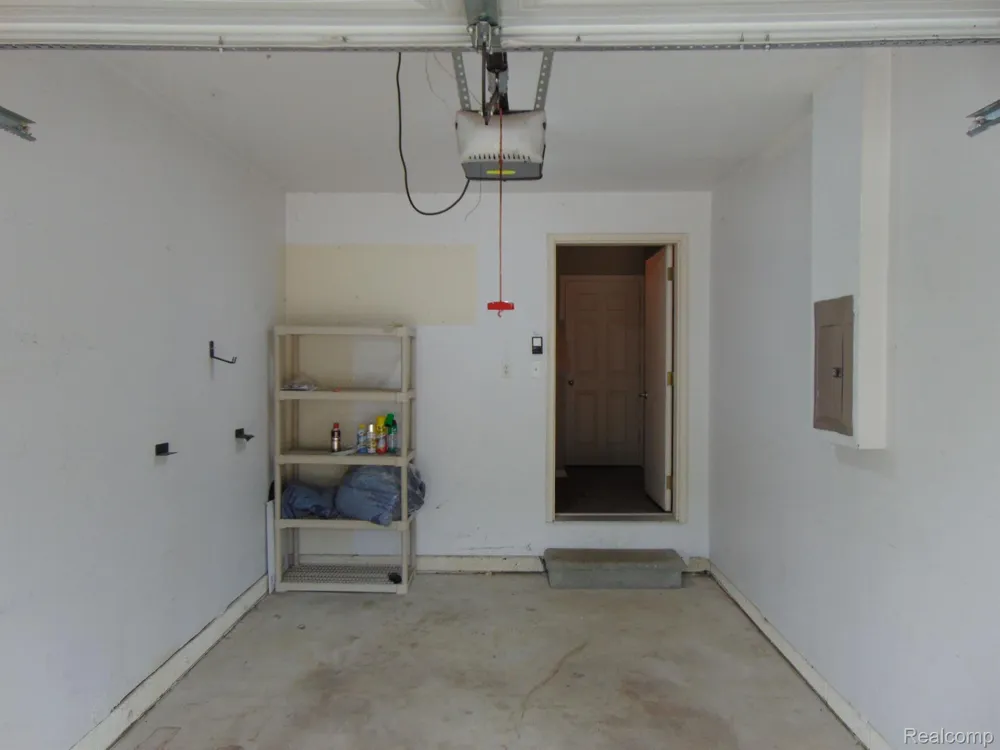 129 E BAY DRIVE Walled Lake City, MI 48390