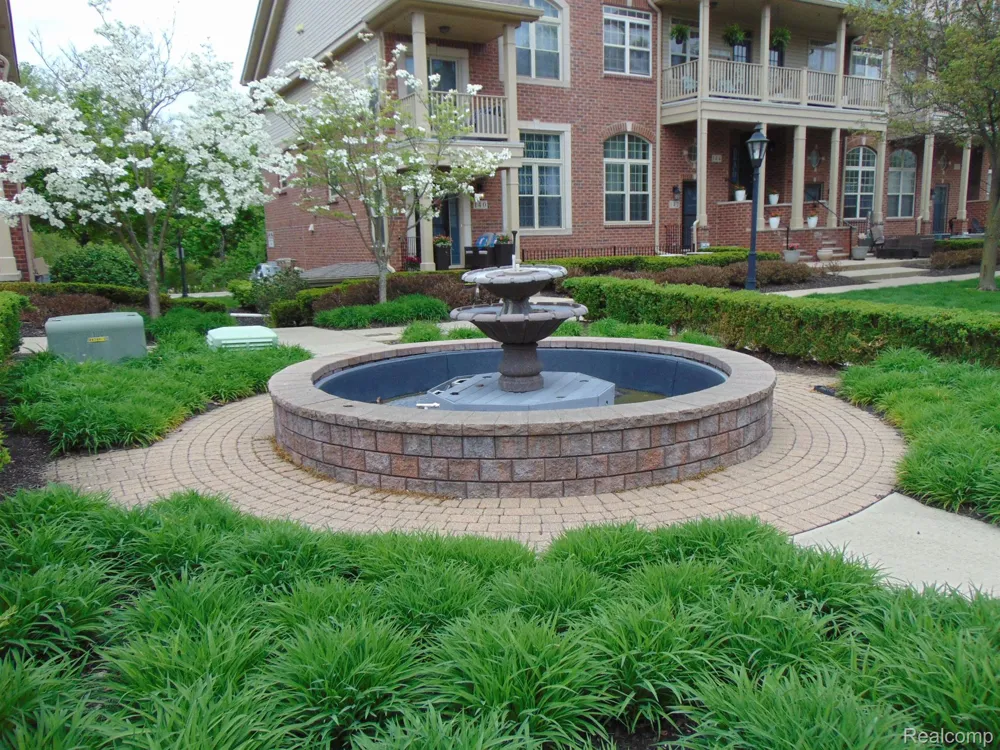 129 E BAY DRIVE Walled Lake City, MI 48390