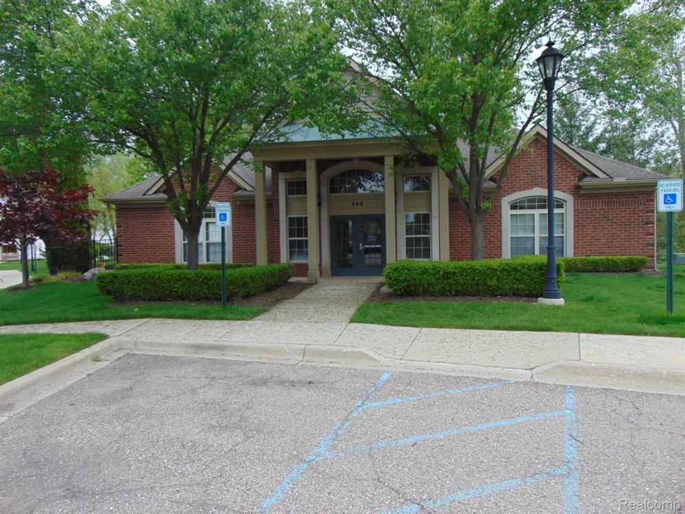 129 E BAY DRIVE Walled Lake City, MI 48390