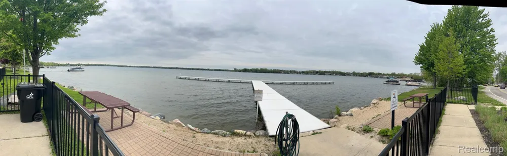129 E BAY DRIVE Walled Lake City, MI 48390
