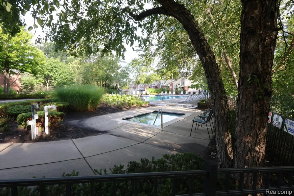 129 E BAY DRIVE Walled Lake City, MI 48390