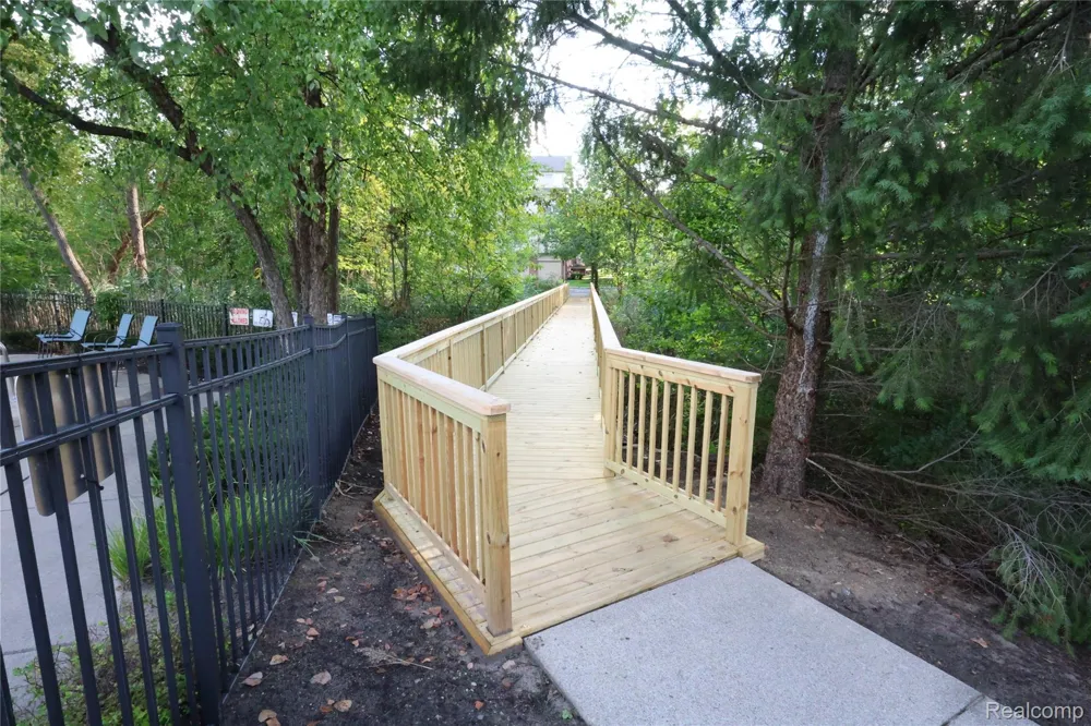 129 E BAY DRIVE Walled Lake City, MI 48390