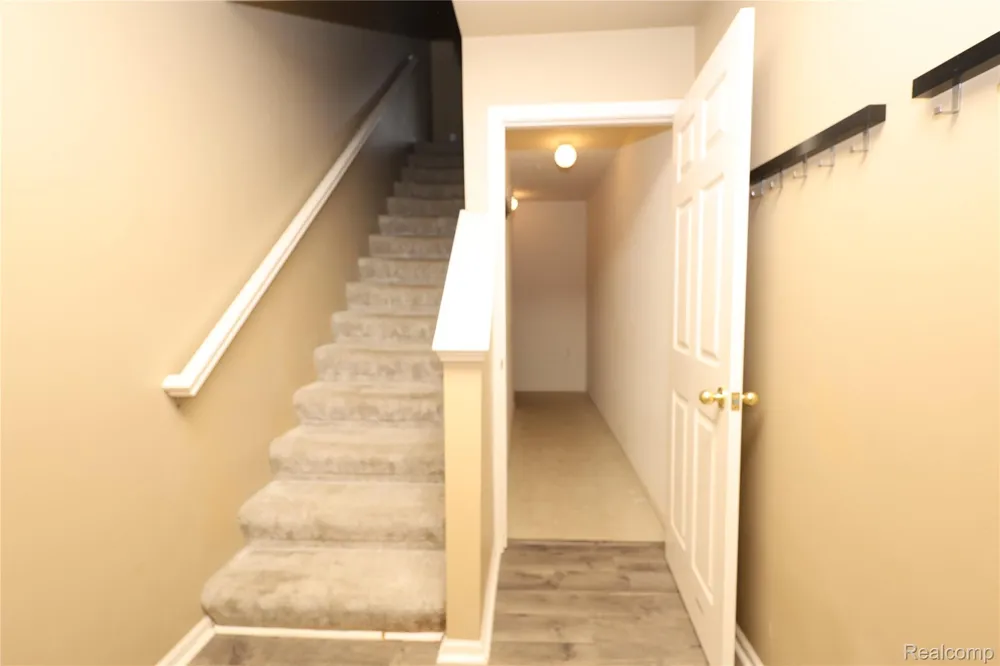 129 E BAY DRIVE Walled Lake City, MI 48390