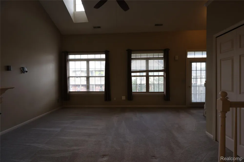 129 E BAY DRIVE Walled Lake City, MI 48390