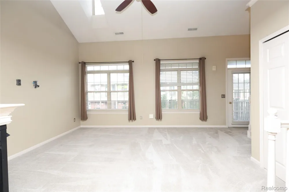 129 E BAY DRIVE Walled Lake City, MI 48390