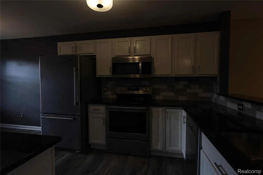 129 E BAY DRIVE Walled Lake City, MI 48390