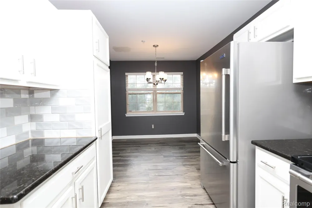 129 E BAY DRIVE Walled Lake City, MI 48390